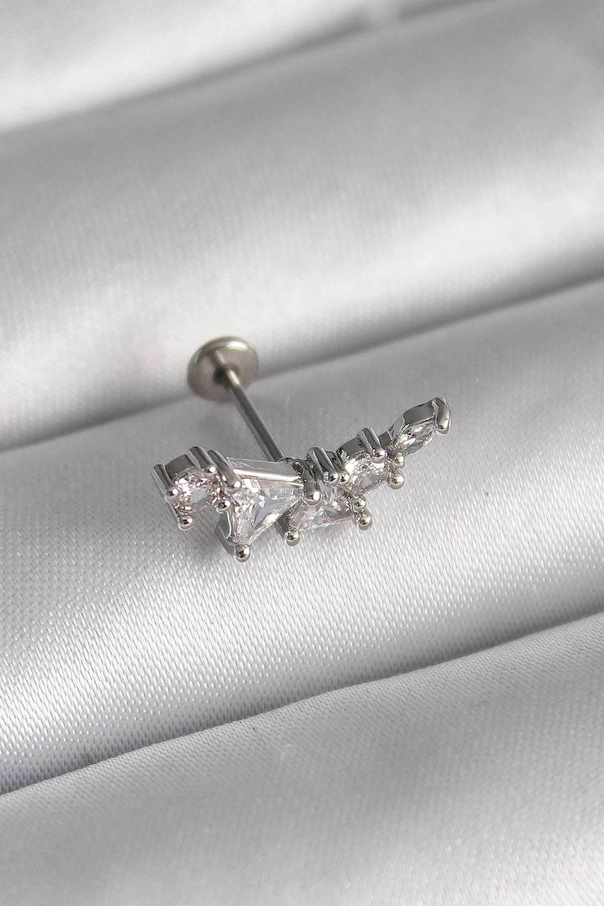 Zirkon Taşlı Tragus Piercing 6mm Çelik Gümüş Renk