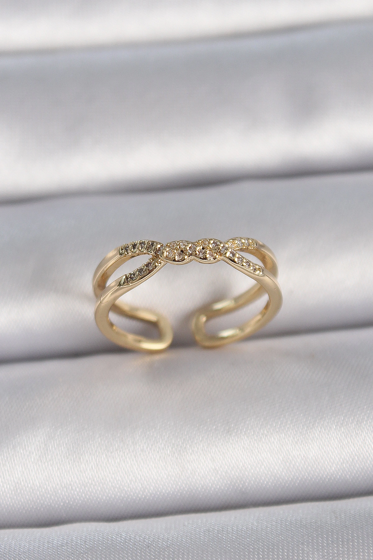 Zirkon Taşlı Gold Renk Sarmal Yüzük - Model
