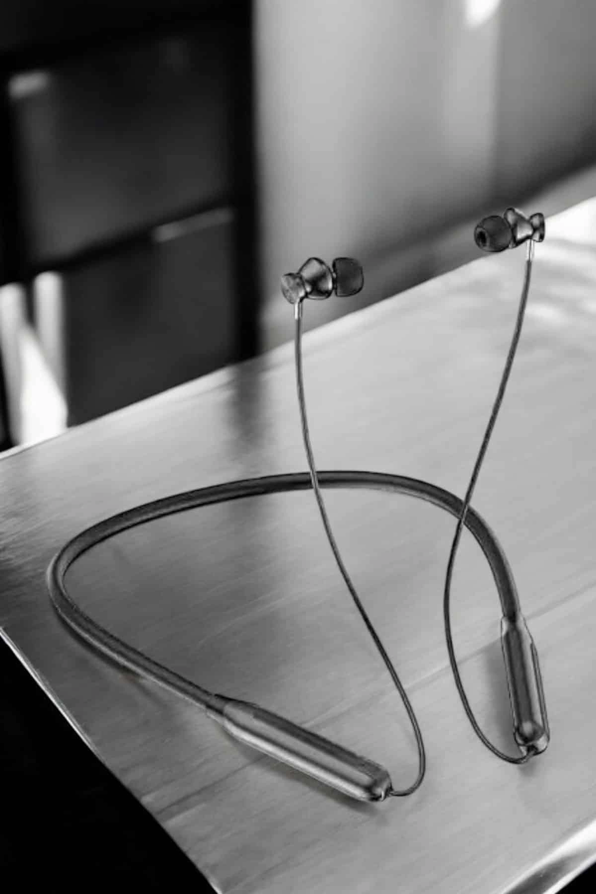 Bluetooth Özellikli Boyun Askılı Kulaklık 10 Metre Erişim Mesafesi