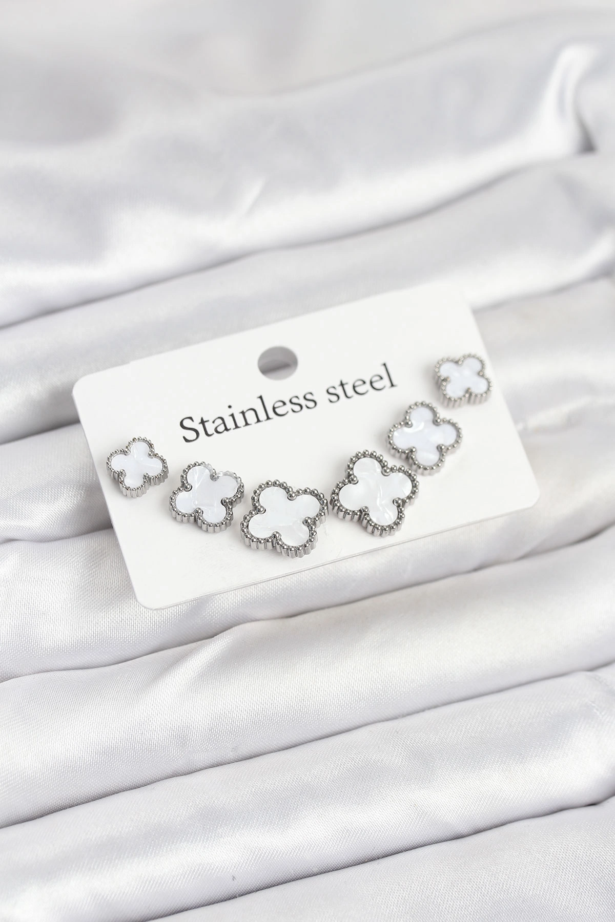 Beyaz Renkli 3 Boy Yonca Küpe Seti
