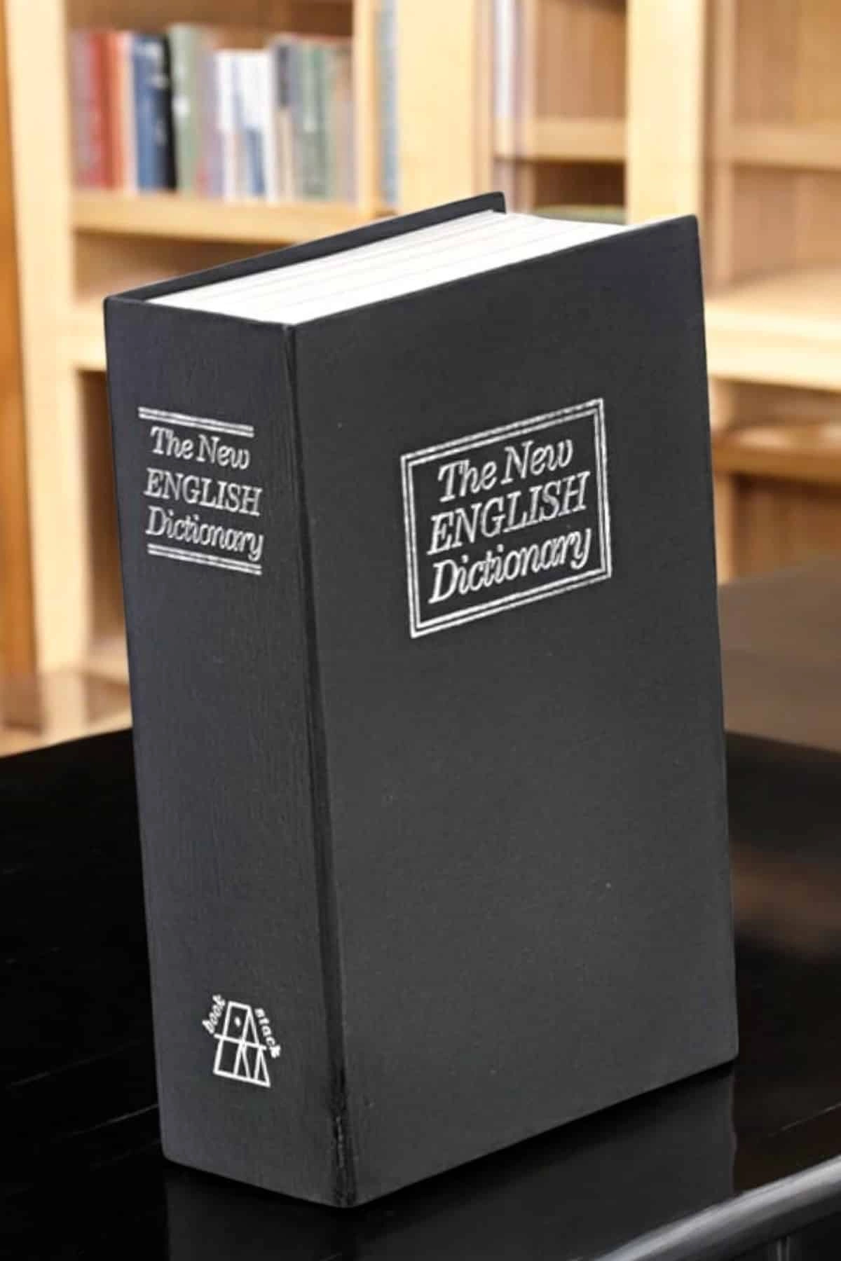 Kitap Görünümlü Çelik Kasa 18,5x11,5 cm Anahtarlı (Gizli Model)