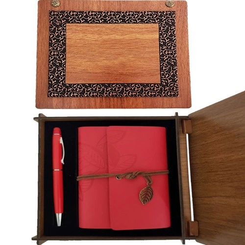 Şık Ahşap Kutulu Kırmızı Deri Defter ve Metal Kalem Set