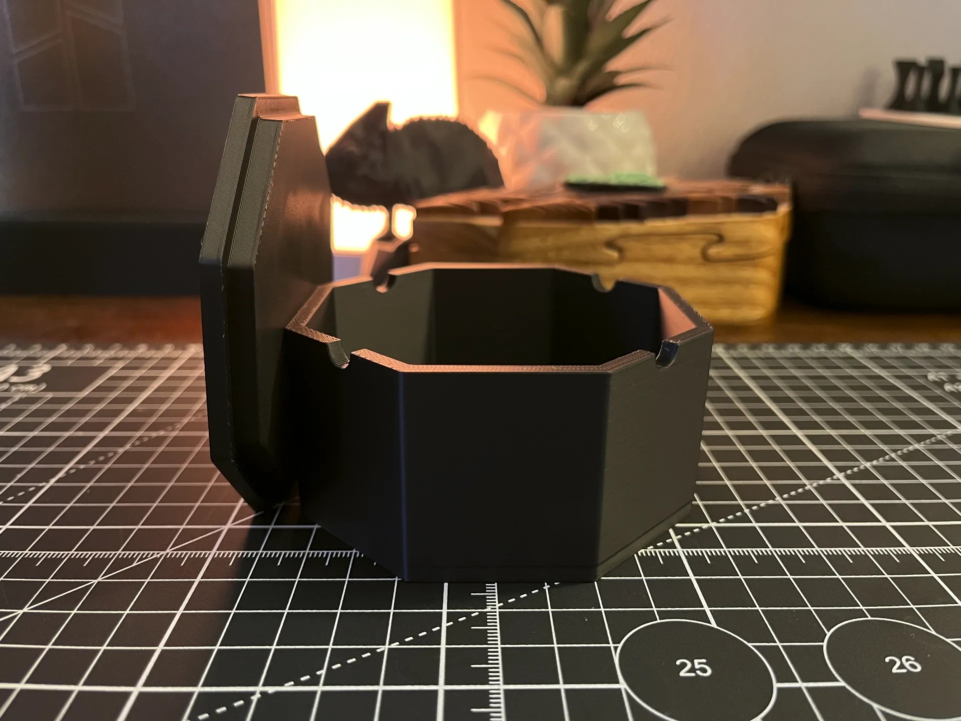 3D Baskı Sekizgen Kapaklı Küllük Menteşeli Rüzgar ve Koku Önleyici Dekoratif Sigara Küllüğü Siyah