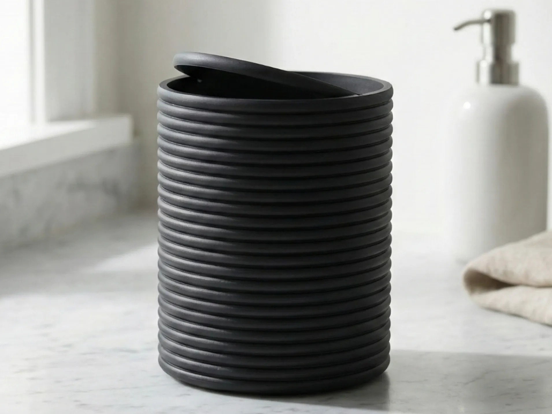 3D Baskı Mini Yivli Çöp Kutusu Sallanır Kapaklı Masaüstü Banyo Makyaj Masası Kovası 12x9 cm Antrasit