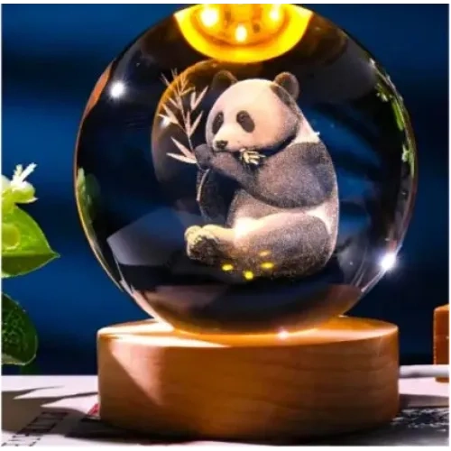 Büyük Boy Işıklı Cam Küre Ahşap Altlık ile Panda Tasarımı