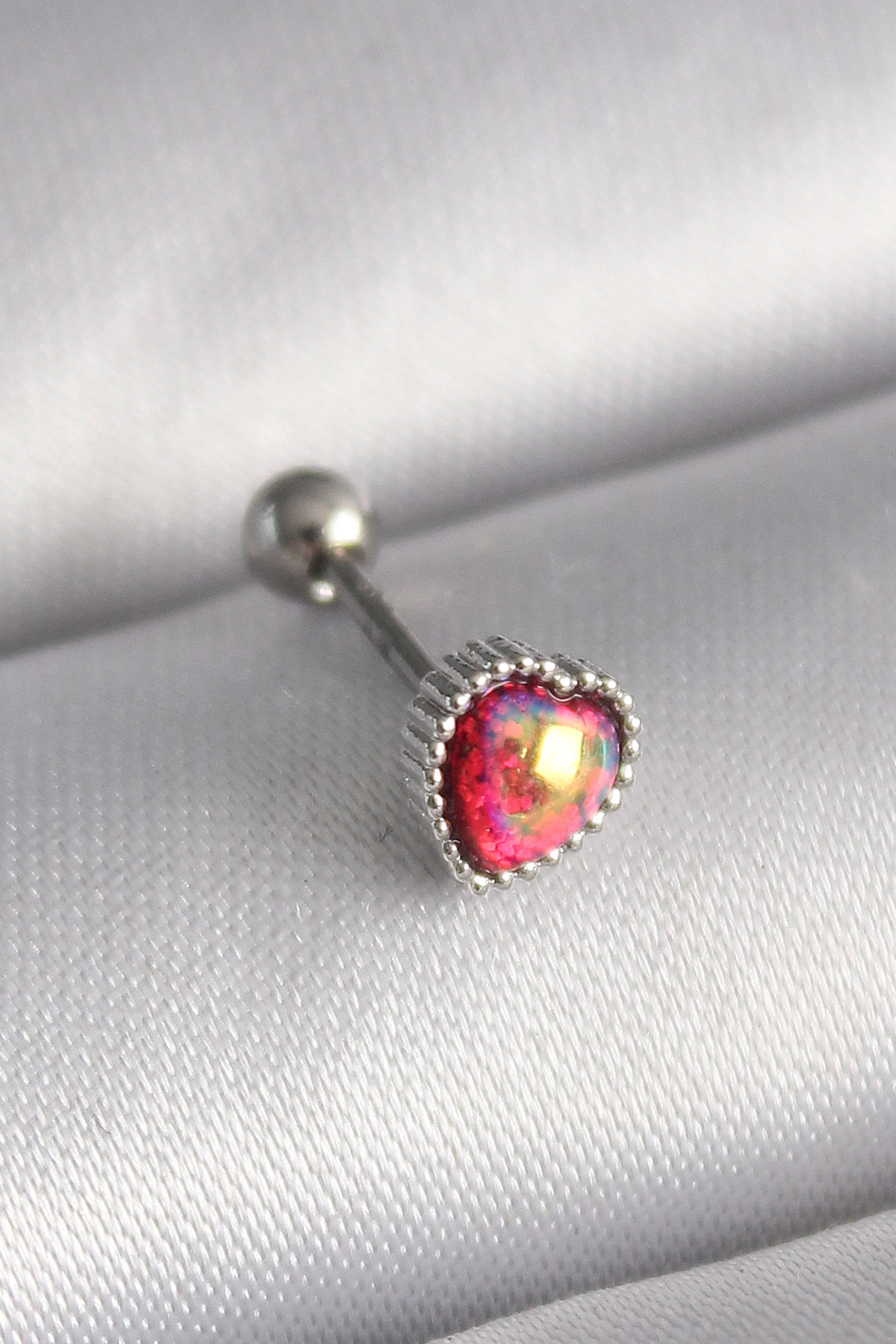 Kırmızı Mineli Çelik Kalp Tragus Piercing 6mm
