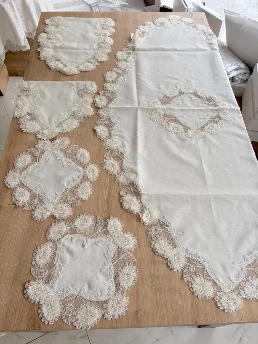 Salon Takımı Çeyizlik Krem Runner Set 5 Parça Keten Masa Örtüsü Runneri Flowers