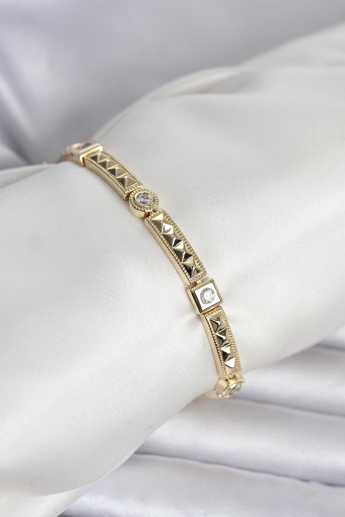 Xuping Punta Model Gold Renk Kadın Bileklik