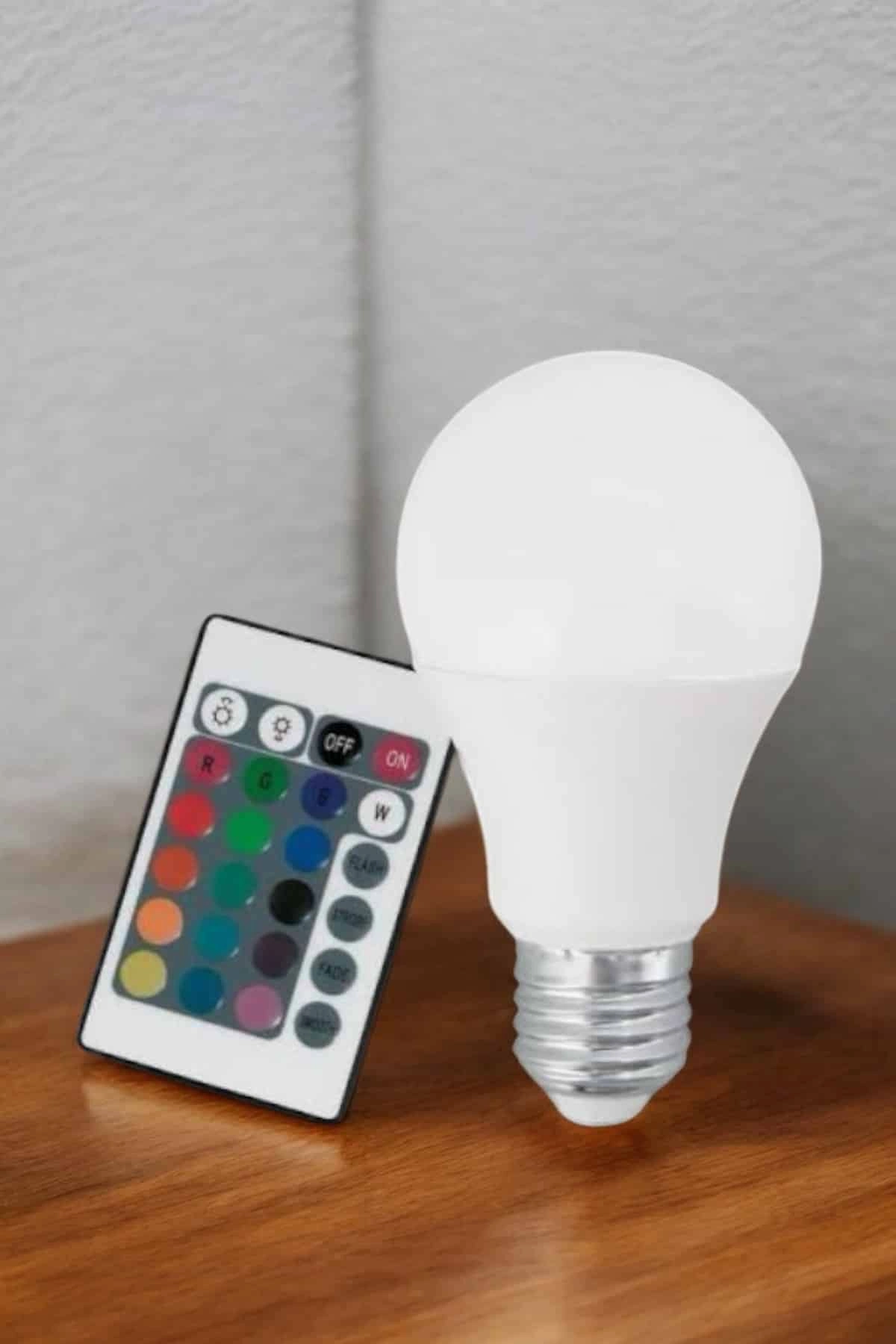 Renk Değiştiren LED Ampul 100 Watt Enerji Tasarruflu (RGB Model)