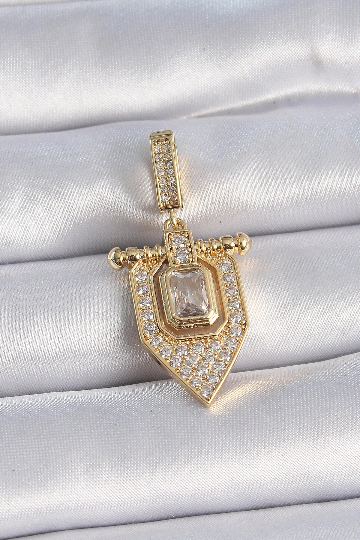 Gold Renk Zirkon Taşlı Ajda Charm 1 Adet
