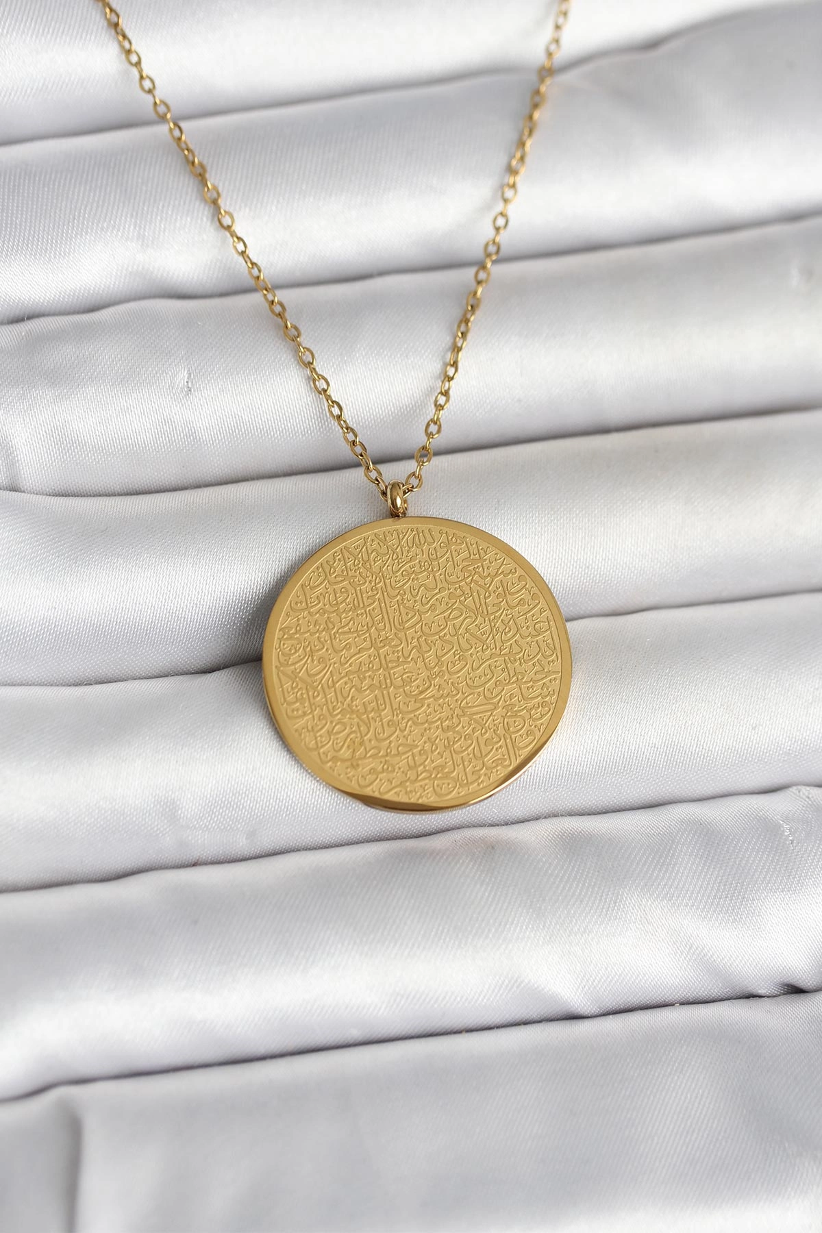 Gold Renk Allah Yazılı Çelik Kolye 1 Adet