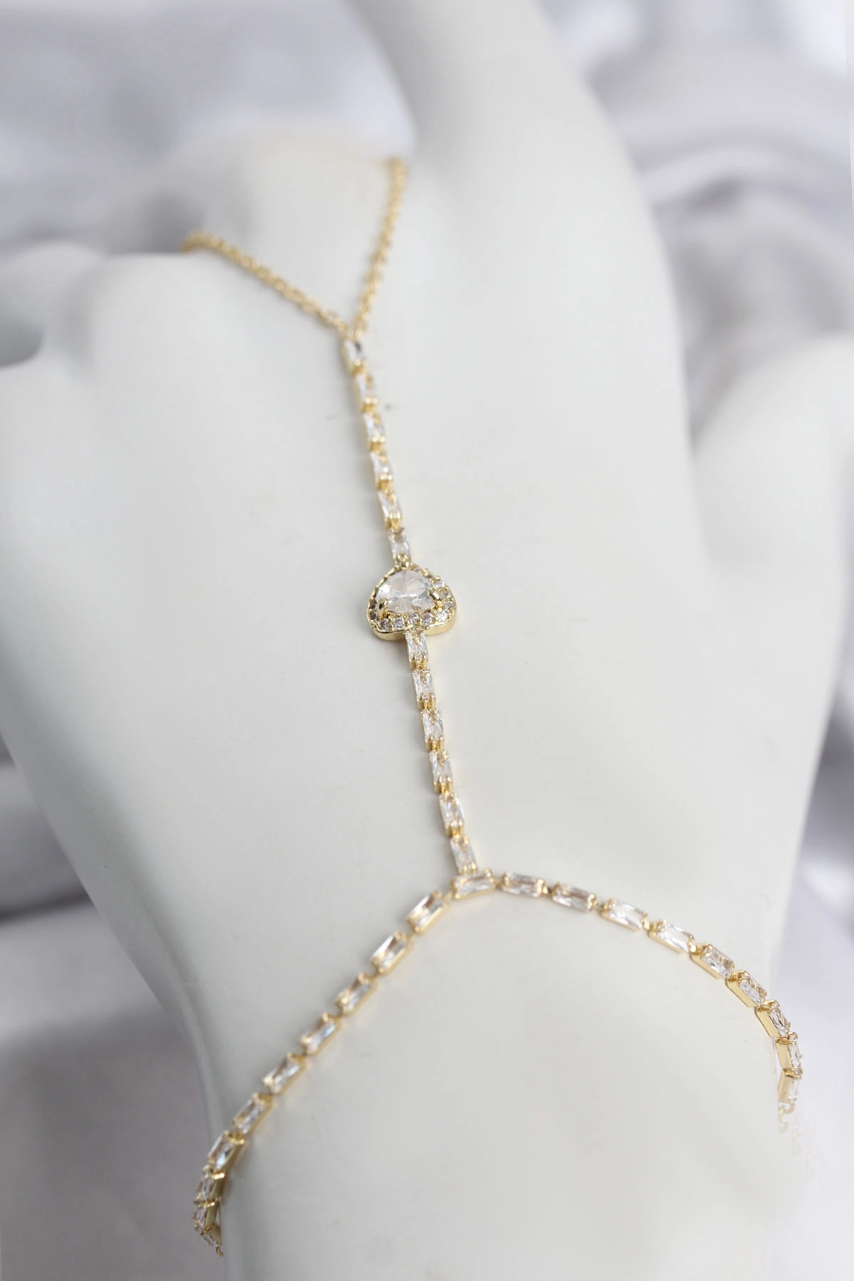 Zirkon Taşlı Gold Renk Kalp Kolye 1 Adet