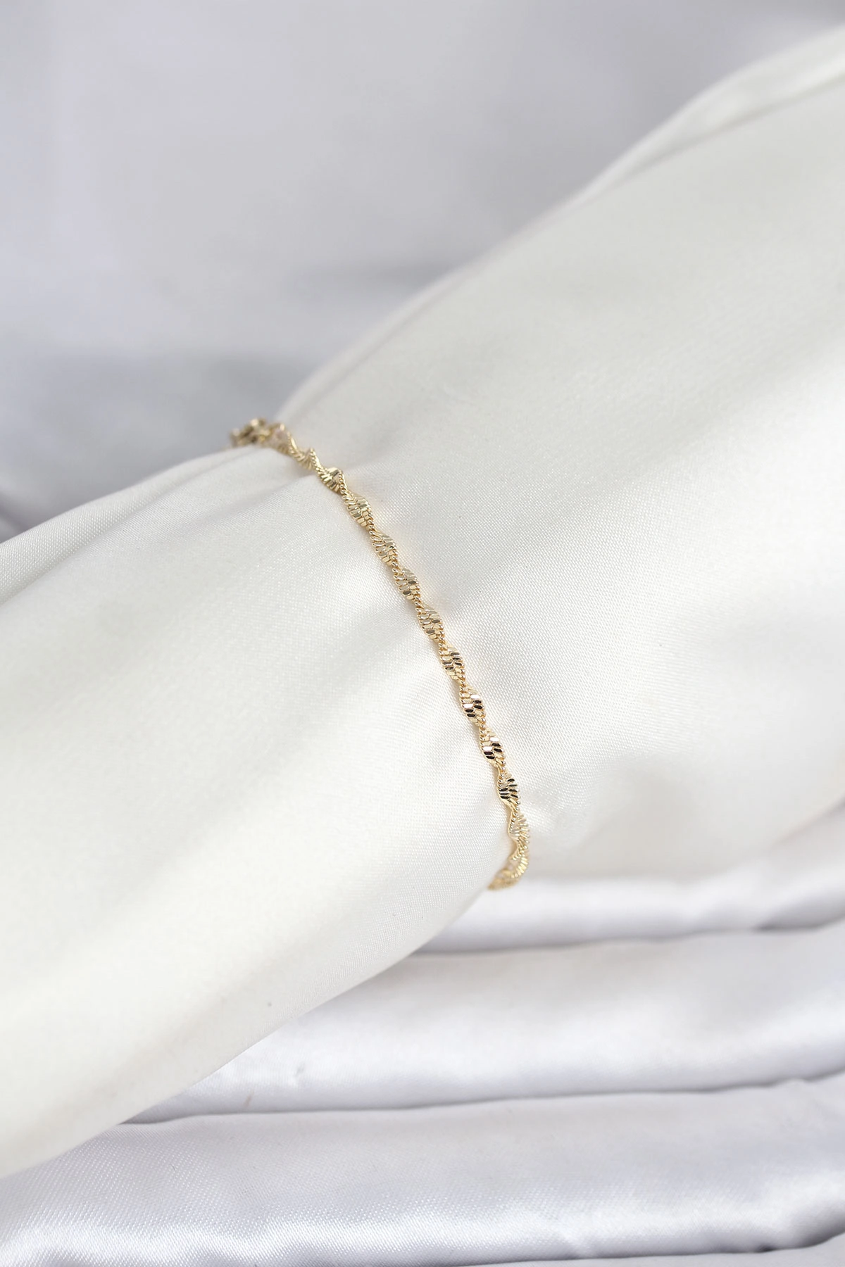 Şık Yassı Ezme Burgu Bileklik 14K Gold Renk