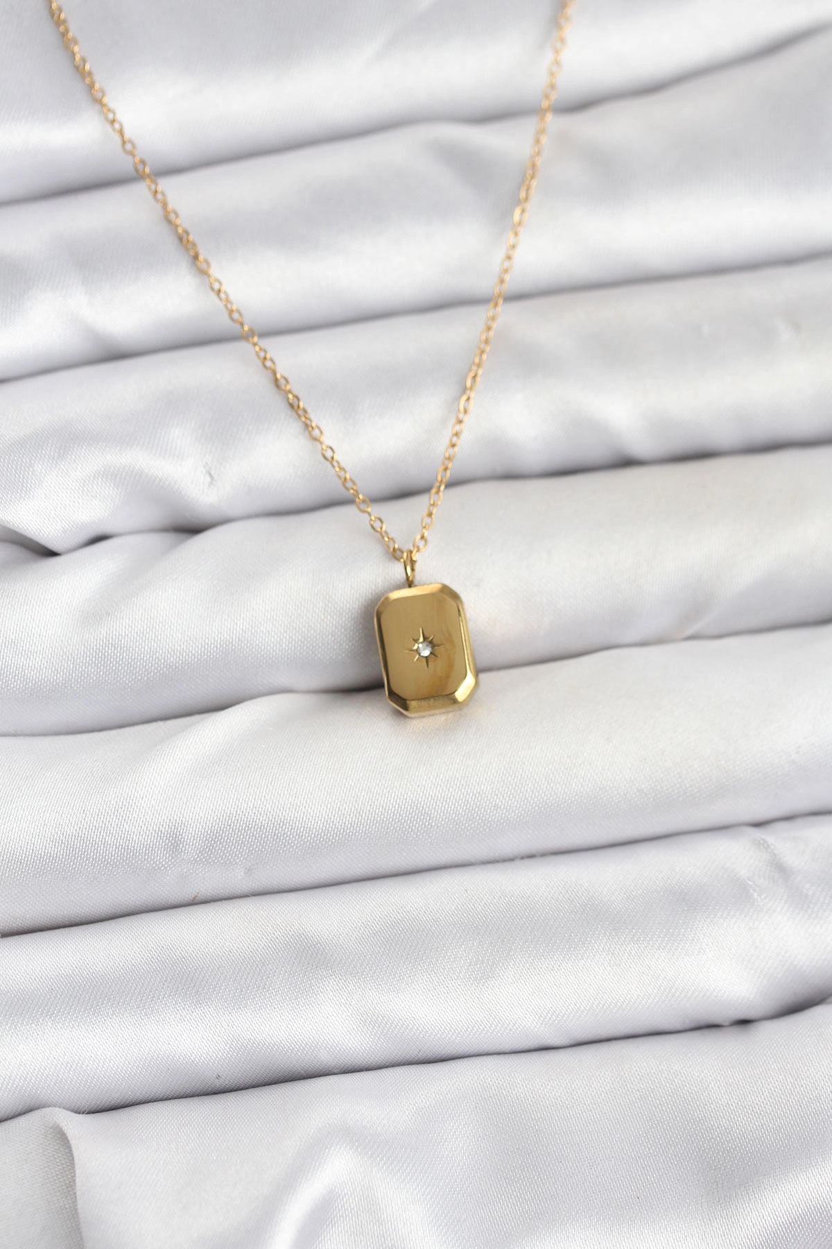 Minimal Gold Renk Kutup Yıldızı Kolye Çelik Zincir