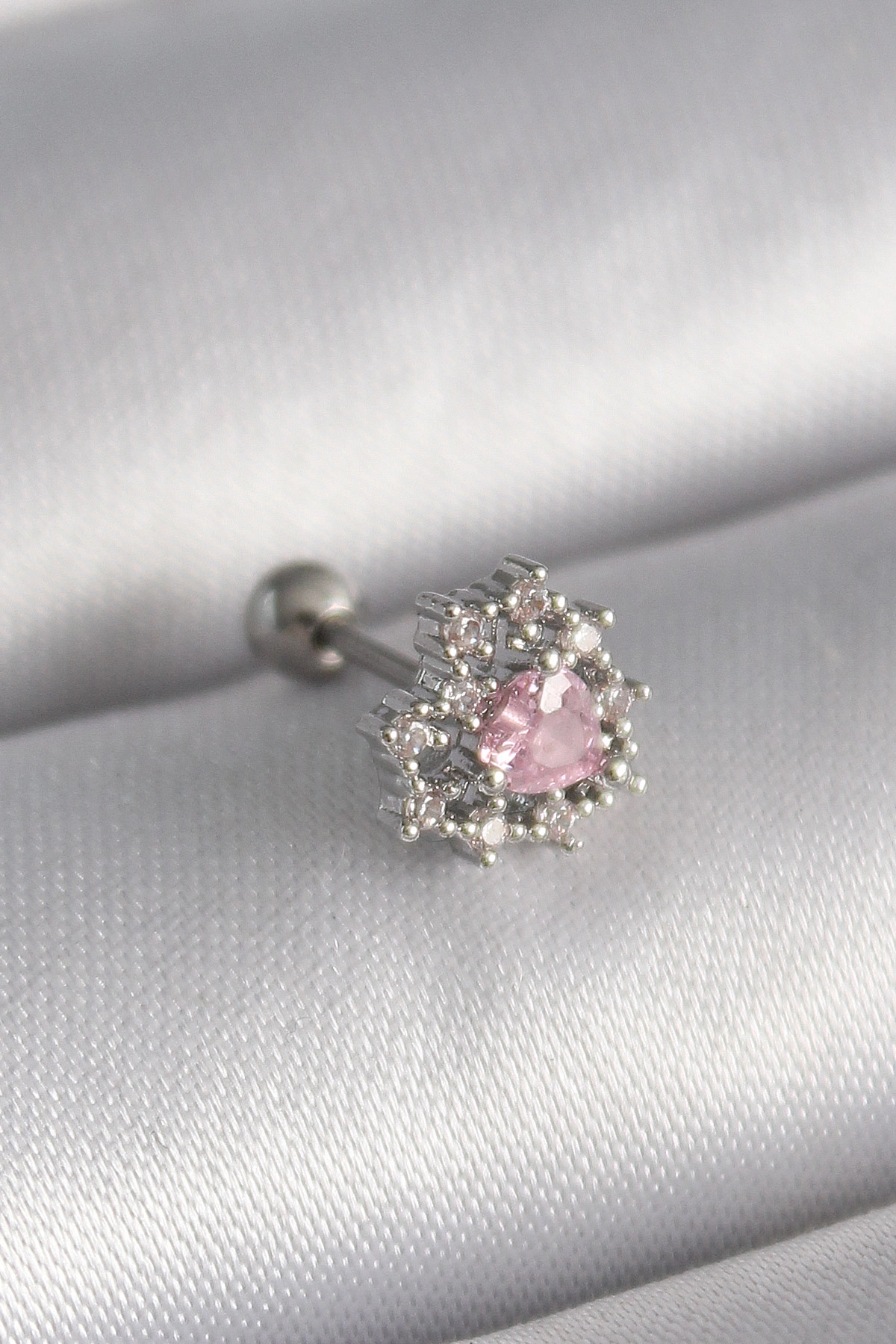 Zirkon Taşlı Kalp Tragus Piercing 6mm Bar Uzunluğu