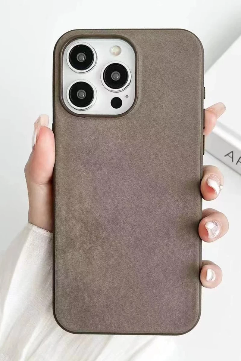Apple iPhone 15 Pro Max Uyumlu Kılıf Karen Magsafe Kapak - Kahverengi