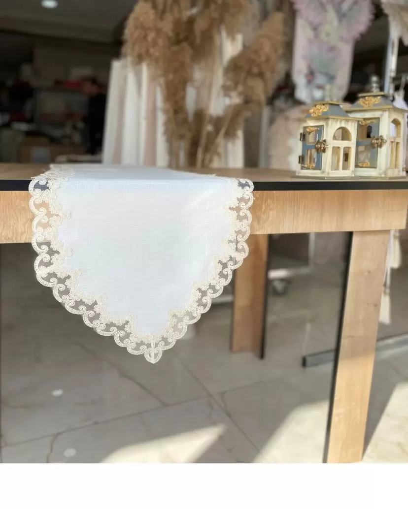 Lale Krem Fransız Dantel Detaylı Sehpa Örtüsü 40x145 cm Şık Tasarım