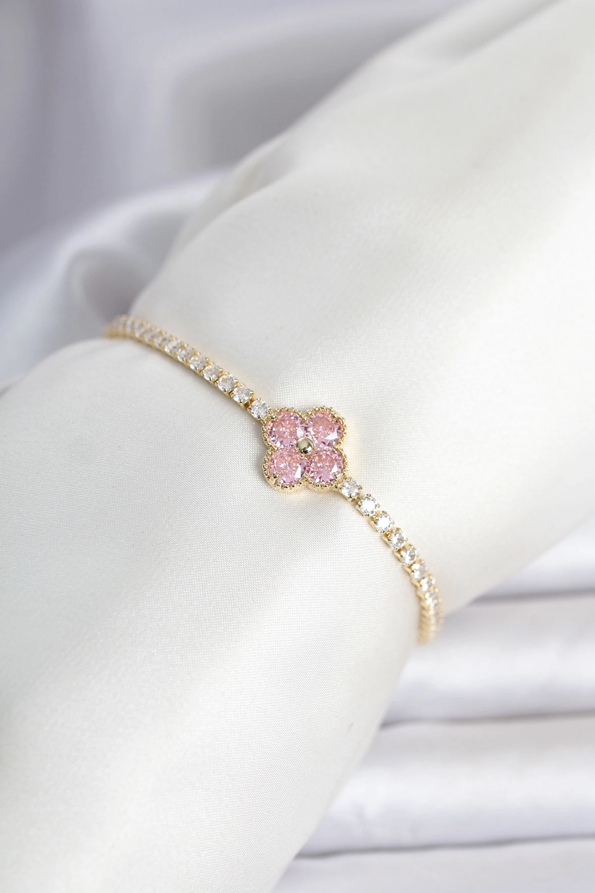 Gold Renk Pembe Zirkon Taşlı Yonca Yolu Kadın Bileklik