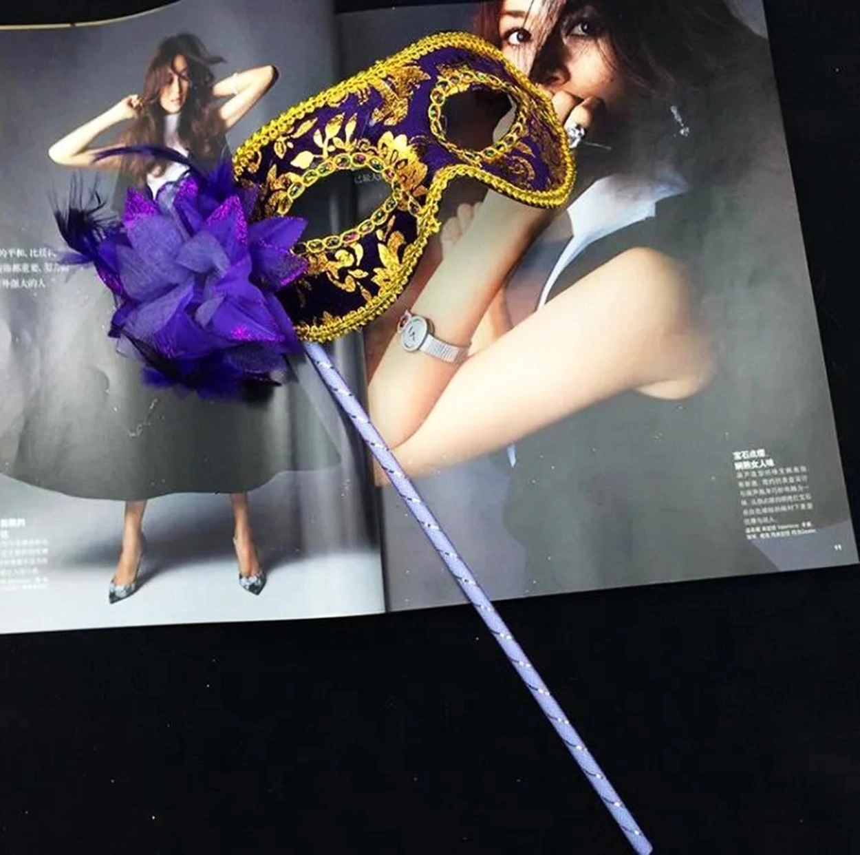 Şık Mor Renkli Taşlı Maskeli Balo Maskesi 35 cm