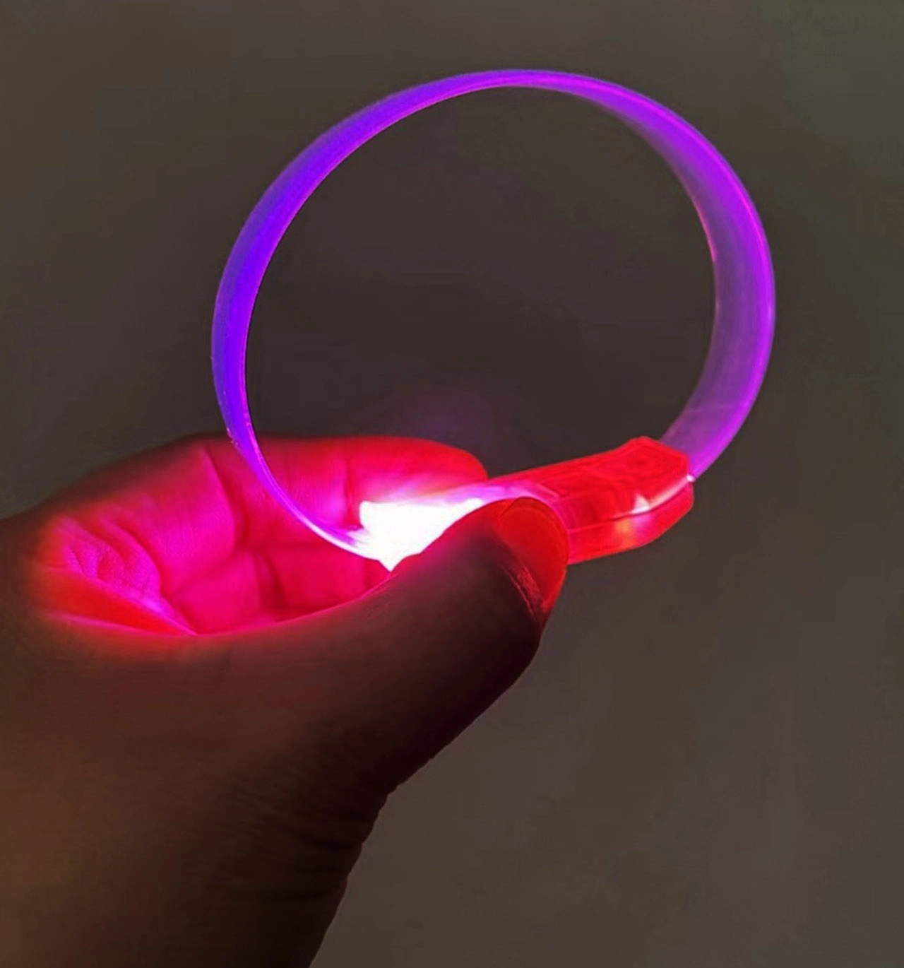 Esnek Parti Bilekliği 3 Modlu Pilli LED Işıklı Pembe