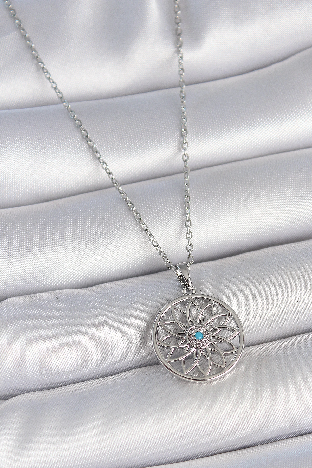 Mavi Taşlı Lotus Kolye 45 cm Çelik Zincir ile Şıklık